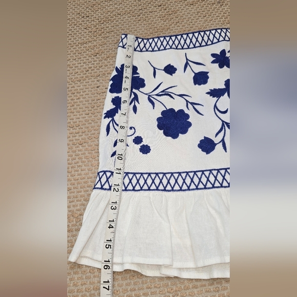 Blue Rain Francesca’s Embroidered Skirt Size S White/ Blue Flowers Print NWT - Picture 9 of 10